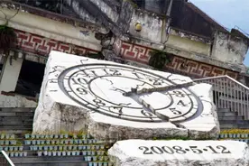 那个汶川地震背着儿子遗体，徒步走25公里回家的父亲，现状如何图片