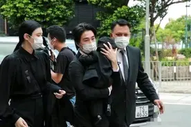 赌王长孙正面照首次曝光，长相随爸何猷君，身高随妈奚梦瑶图片
