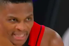 火箭第3巨头打疯了，0.9秒轰压哨3分，半场3分绝杀雷霆图片