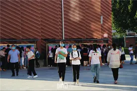 秋季开学如约而至！德州平原中小学生告别暑假 元气满满回归校园图片