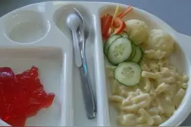 看完美国，日本幼儿园的午餐，再看看我国幼儿园的午餐，差别巨大图片