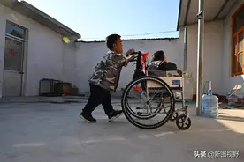 1.2米高丈夫，娶0.6米高妻子，结婚30天，看看“蜜月”过的咋样？图片