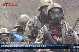 我军高原演习佩戴新型防毒面具，多项功能合一，外形似未来战士图片