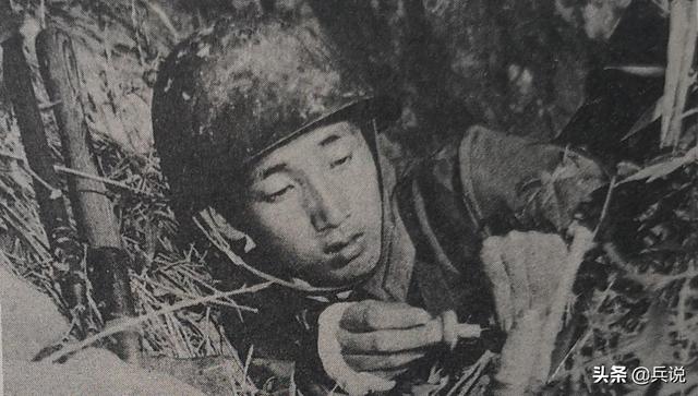 工兵副班长匍匐雷区，发现蹊跷木桩，仔细一看：木桩连着细铁丝