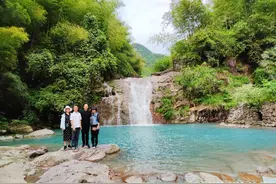 仙居县淡竹乡龙潭头，蓝蓝淡水勾勒迷人画卷图片