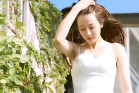 她又因为不剃腋毛被骂了？图片