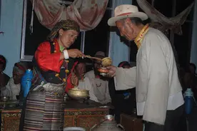 喝你继续喝，西藏人不醉之谜！除了天葬你看过藏人有这样的X葬吗图片