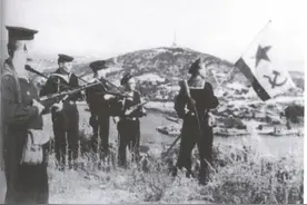 1955年5月26日，最后一支苏联军队从旅顺港撤离中国图片
