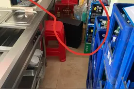 精明老板给电脑升级，我说最好换主板升级，老板：别跟我玩阴的图片