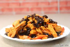 木耳和腐竹最好吃的做法，五分钟做一盘，脆嫩爽口，开胃下饭图片