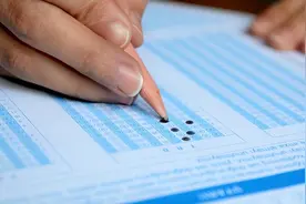 要求劝爸妈生三胎！盘点考卷上出现过的奇葩题目，你答得上来吗？图片