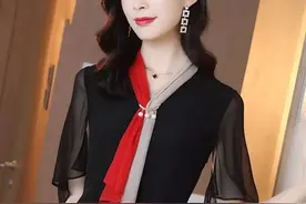 等发钱，我也想买条这样的黑裙子来打扮，不俗不媚，巨显年轻洋气图片