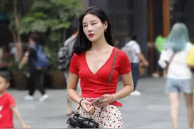 倒过来的“小酒杯”，当鞋跟还真挺结实，这是谁家的老婆这么美图片