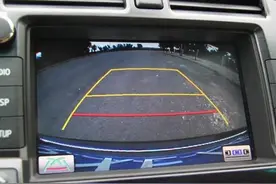 浙江宁波：好心帮忙倒车结果竟撞伤车主 该不该担责？图片