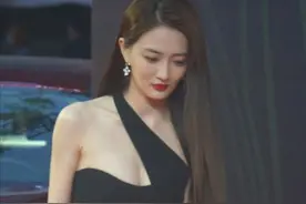 同样是高开叉裙，为何徐璐被赞是女神，胡冰卿则被吐槽太尴尬？图片