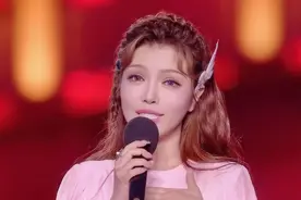 维妮娜：央视新疆美女主持，因才华横溢圈粉无数，和杨帆搭档默契图片