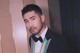 高以翔之后，又一位男星因参与综艺的录制，被救护车拉走图片