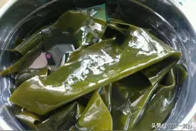 泡海带时，直接放水里泡营养流失大！3个小技巧，海带脆嫩没硬块图片
