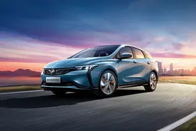 谁是插电混动好选择，对比看别克微蓝6PHEV丰田卡罗拉双擎E+图片