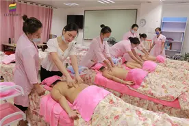 广西美容学校教你家庭版背部按摩手法图片
