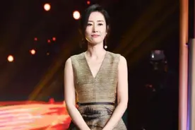 她是王凯靳东大姐，嫁豪门被弃后成单身妈妈，为女儿复出一鸣惊人图片