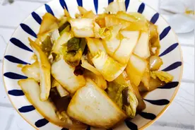 炒白菜，不要直接下锅炒，多加一步，白菜脆爽不出水味道更香图片