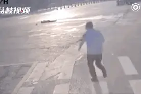 执勤交警晕倒，接下来这一幕太暖了！图片