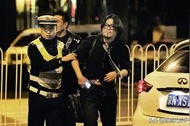 “一身文艺气息”的高晓松：时代抛弃他的时候，连声招呼都没打图片