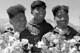 “百年党史百人讲”第40期：1960年，中国登山队成功从北坡登顶珠穆朗玛峰图片