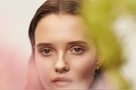 半张脸社交时代，眼下发黑暴露了你的疲态图片