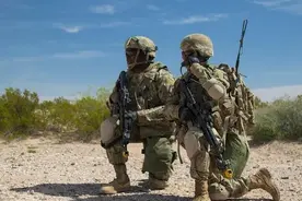 美军打仗伤亡极低？看看士兵的装备就知道了，被机枪爆头都能不死图片