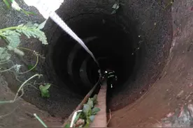 鹤壁消防：爷爷为救孙子双双坠井 消防员成功施救图片