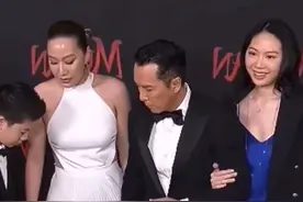 甄子丹一家亮相，16岁女儿被指太成熟像40，还不如娇妻年轻？图片
