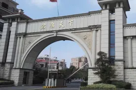 辽宁有个烂尾8年的小区，业主“终日维权”，却还是“难以回家”图片