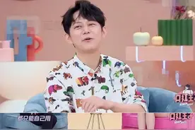 主持人光环破碎？何炅收礼遭批，海涛转手礼物送亲家被沈梦辰吐槽图片