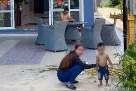 未戴口罩给孩子洗澡，柬埔寨西港一名中国男子被罚图片
