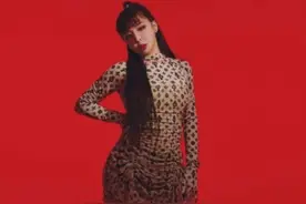 女歌手朴春近照曝光，减肥11公斤后超性感，紧身裙秀身材长腿抢镜图片