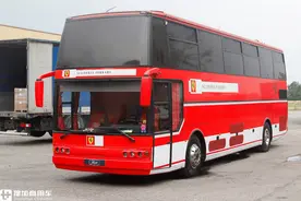 曾是车王舒马赫的休息用车，法拉利车队拍卖退役的大型后勤房车图片