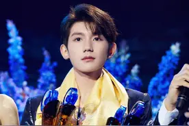 王源在音乐盛典上 连拿四个奖！王源弟弟太优秀了 未来可期图片