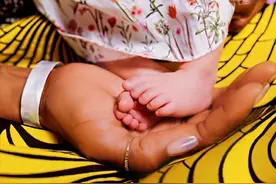 51岁传奇超模-娜奥米·坎贝尔有继承人了，她与女儿相差50岁图片