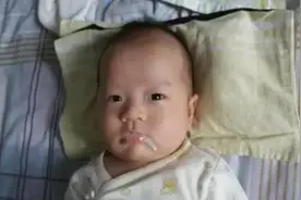 宝宝呛奶虽常见，学会正确喂奶拍嗝，宝宝才不遭罪图片