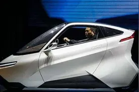 国产两轮"不倒翁"汽车成型 小巧玲珑未来感十足 优点颇多图片