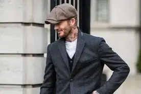 当年美国富豪们喜欢戴的报童帽，原来是从工人阶级上位的图片