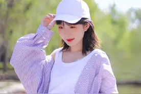 鸭舌帽户外美女，清新活力，一眼就令人心动不已！图片
