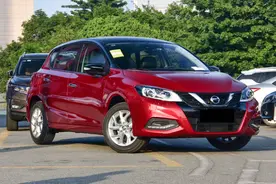 日产骐达：舒适大空间，皮实耐用还省油，买它还是买本田飞度？图片