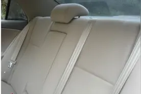 丰田卡罗拉后排座椅拆卸方法图片