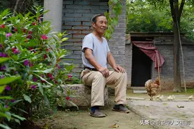 77岁农村大叔留守山沟，自称“最后的老农”，看生活成啥样图片