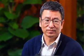 白岩松：非常同情80后，这一代过得非常拧巴和挣扎图片