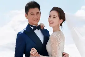 吴奇隆一家三口同框，刘诗诗紧跟老公身后，儿子左右摇摆超活泼图片