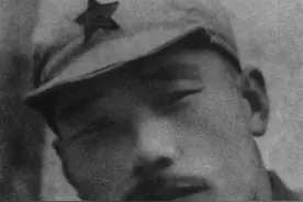 55年授衔，他本可授衔上将，却要求降为少将，后活了100岁图片